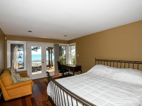 6410 Coho Dr, Courtenay, BC - Indoor Photo Showing Bedroom