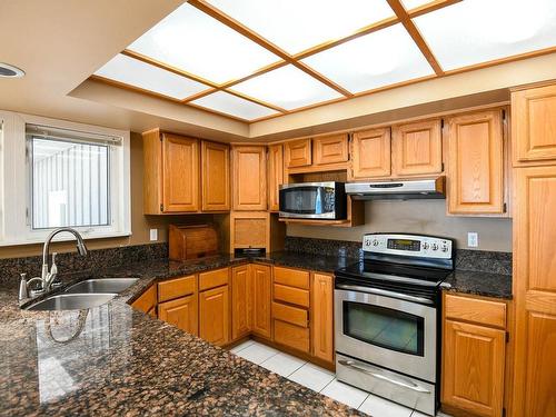 6410 Coho Dr, Courtenay, BC - Indoor Photo Showing Kitchen With Double Sink