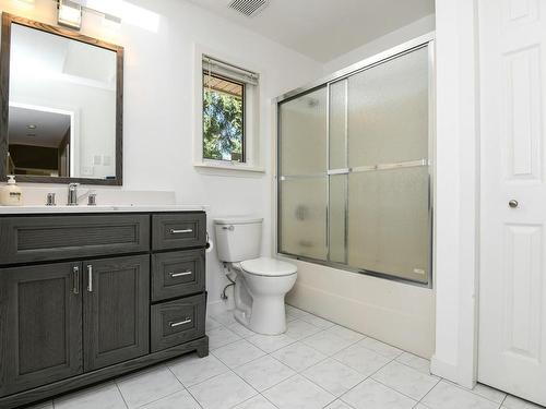 6410 Coho Dr, Courtenay, BC - Indoor Photo Showing Bathroom