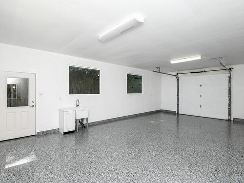 6410 Coho Dr, Courtenay, BC - Indoor Photo Showing Garage