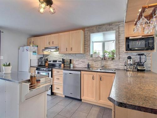 Kitchen - 394 Rue Gagné, Rouyn-Noranda, QC - Indoor Photo Showing Kitchen With Double Sink