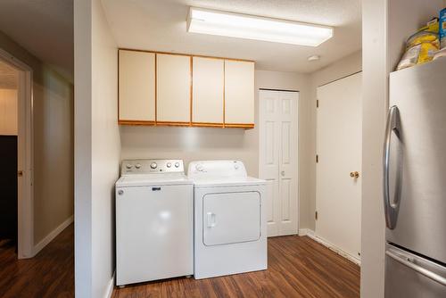 2517 5Th Ave, Castlegar, BC - Indoor Photo Showing Laundry Room