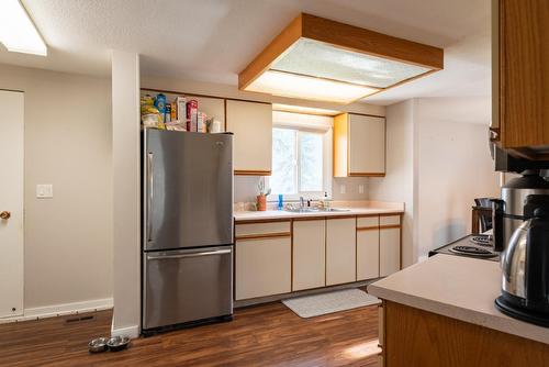 2517 5Th Ave, Castlegar, BC - Indoor Photo Showing Kitchen