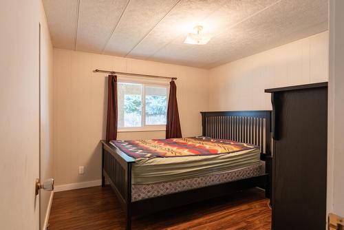 2517 5Th Ave, Castlegar, BC - Indoor Photo Showing Bedroom