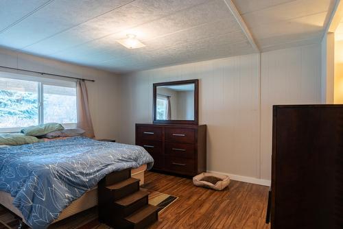 2517 5Th Ave, Castlegar, BC - Indoor Photo Showing Bedroom