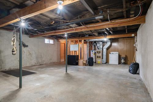 2517 5Th Ave, Castlegar, BC - Indoor Photo Showing Basement