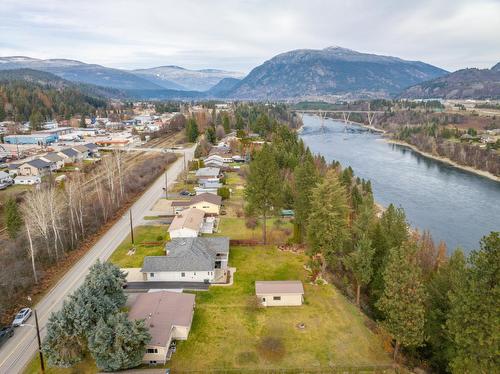 2517 5Th Ave, Castlegar, BC - Outdoor With Body Of Water With View