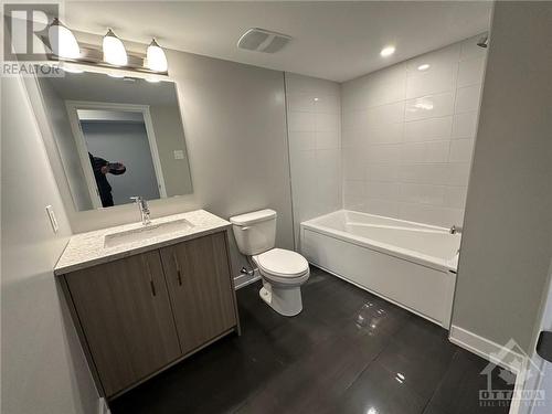 lower level (walkout) full bath - 608 Knotridge Street, Ottawa, ON - Indoor Photo Showing Bathroom