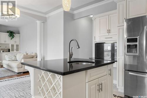 818 Ledingham Crescent, Saskatoon, SK - Indoor Photo Showing Kitchen With Upgraded Kitchen