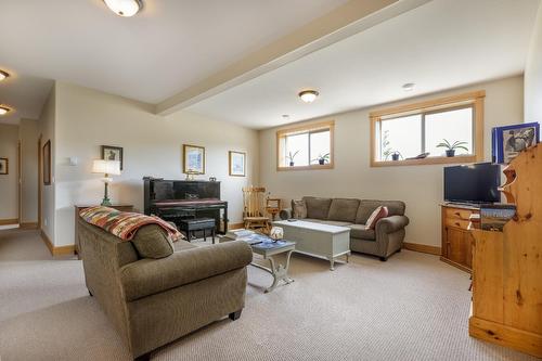 4901 Ld Ranch Road, Kimberley, BC - Indoor Photo Showing Living Room