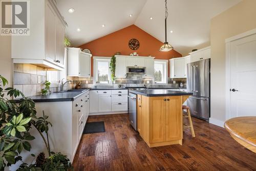 4901 Ld Ranch Road, Kimberley, BC - Indoor Photo Showing Kitchen With Upgraded Kitchen