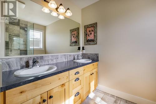 4901 Ld Ranch Road, Kimberley, BC - Indoor Photo Showing Bathroom