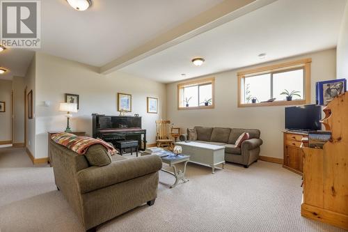 4901 Ld Ranch Road, Kimberley, BC - Indoor Photo Showing Living Room