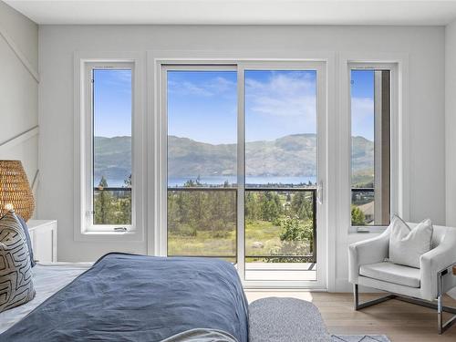 2803 Copper Ridge Drive, West Kelowna, BC - Indoor Photo Showing Bedroom