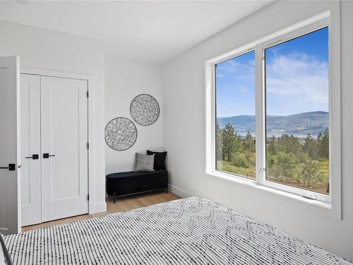 2803 Copper Ridge Drive, West Kelowna, BC - Indoor Photo Showing Bedroom