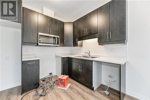 7320 Marvel Drive, Niagara Falls, ON - Indoor Photo Showing Kitchen With Double Sink