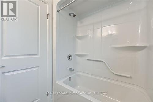 7320 Marvel Drive, Niagara Falls, ON - Indoor Photo Showing Bathroom