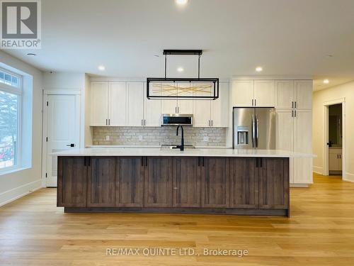 #309 -17 Cleave Ave, Prince Edward County, ON - Indoor Photo Showing Kitchen