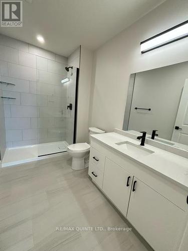 309 - 17 Cleave Avenue, Prince Edward County, ON - Indoor Photo Showing Bathroom