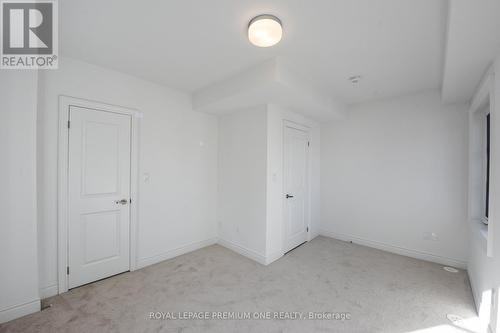 #60 -40 Lunar Cres, Mississauga, ON - Indoor Photo Showing Other Room