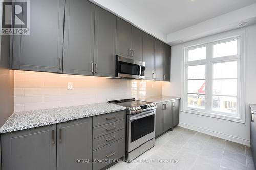 60 - 40 Lunar Crescent, Mississauga, ON - Indoor Photo Showing Kitchen With Upgraded Kitchen