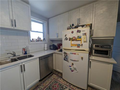 38 Park Row N, Hamilton, ON - Indoor Photo Showing Kitchen With Double Sink