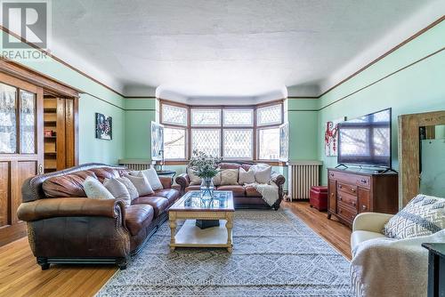 65 Albert Street N, Kawartha Lakes, ON - Indoor Photo Showing Living Room