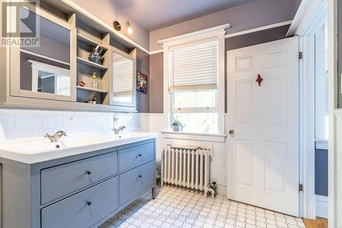 65 Albert Street N, Kawartha Lakes, ON - Indoor Photo Showing Bathroom