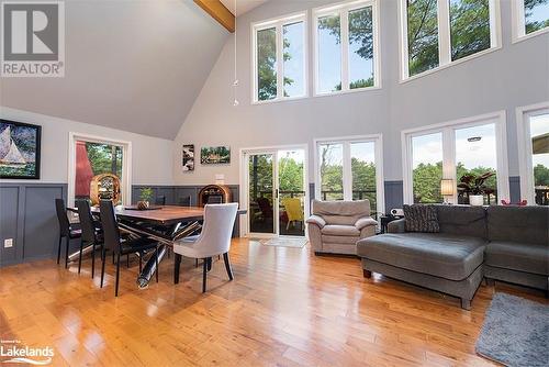 4406 Conners Bay Lane, Severn, ON - Indoor Photo Showing Living Room