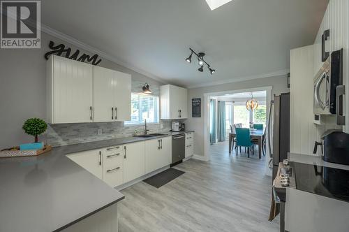 5207 Oleander Drive, Osoyoos, BC - Indoor Photo Showing Kitchen