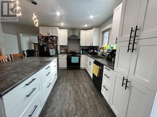 3865 Shane Place, Prince George, BC - Indoor Photo Showing Kitchen With Upgraded Kitchen