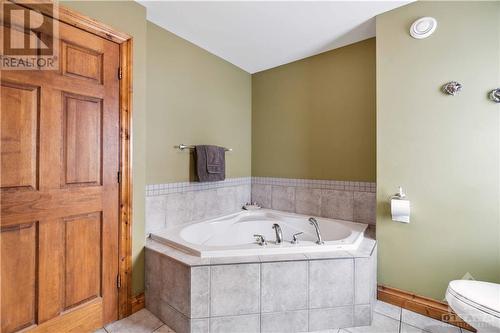 13243 Thompson Road, Winchester, ON - Indoor Photo Showing Bathroom