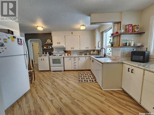 526 Main Street, Radville, SK - Indoor Photo Showing Kitchen