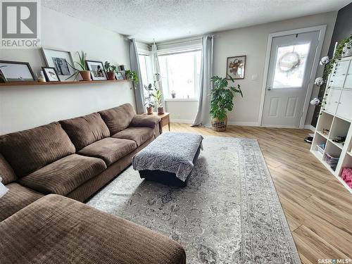 526 Main Street, Radville, SK - Indoor Photo Showing Living Room