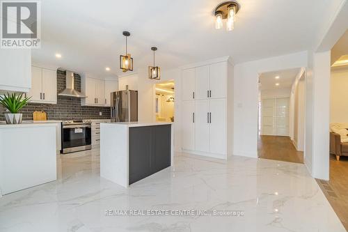 550 Meadows Boulevard, Mississauga, ON - Indoor Photo Showing Kitchen With Upgraded Kitchen