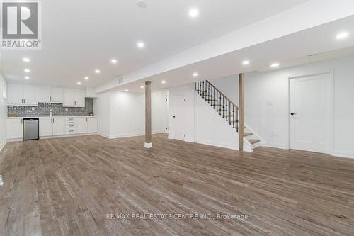 550 Meadows Boulevard, Mississauga, ON - Indoor Photo Showing Kitchen