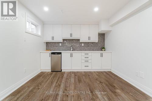 550 Meadows Boulevard, Mississauga, ON - Indoor Photo Showing Kitchen