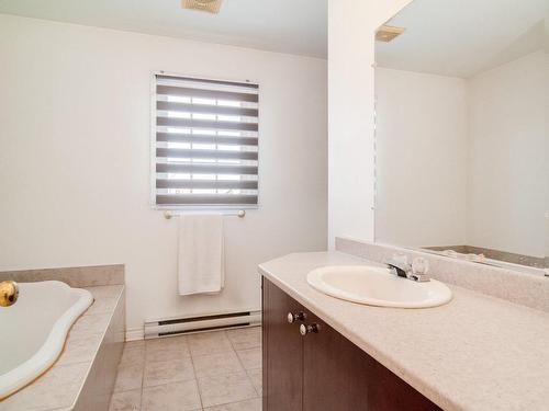 Bathroom - 266 38E Avenue N., Saint-Zotique, QC - Indoor Photo Showing Bathroom