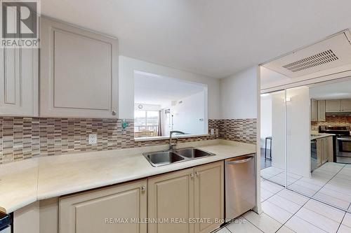 #315 -160 Wellington St E, Aurora, ON - Indoor Photo Showing Kitchen With Double Sink