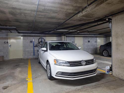 Parking - 605-355 Rue Berri, Montréal (Ville-Marie), QC - Indoor Photo Showing Garage