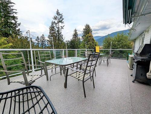 902 Houston Street W, Nelson, BC - Outdoor With Exterior
