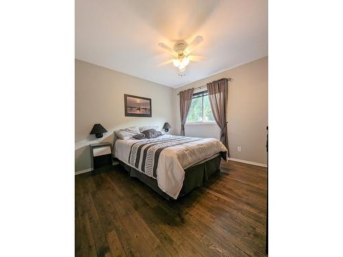 902 Houston Street W, Nelson, BC - Indoor Photo Showing Bedroom