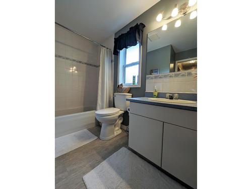 902 Houston Street W, Nelson, BC - Indoor Photo Showing Bathroom