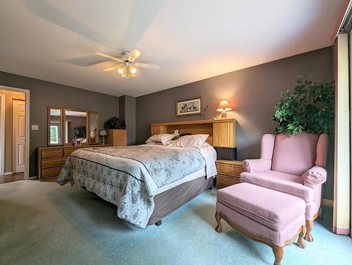 902 Houston Street W, Nelson, BC - Indoor Photo Showing Bedroom