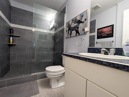 902 Houston Street W, Nelson, BC - Indoor Photo Showing Bathroom