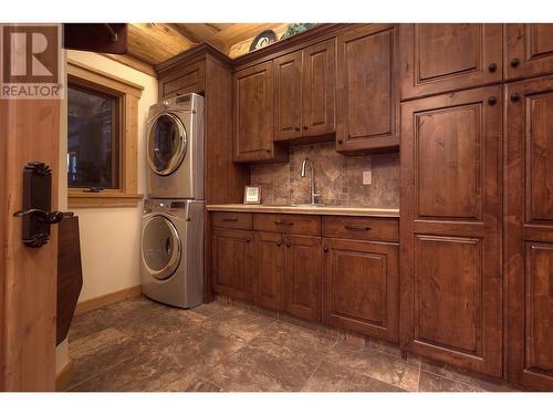 1255 Prosperity Way, Williams Lake, BC - Indoor Photo Showing Laundry Room