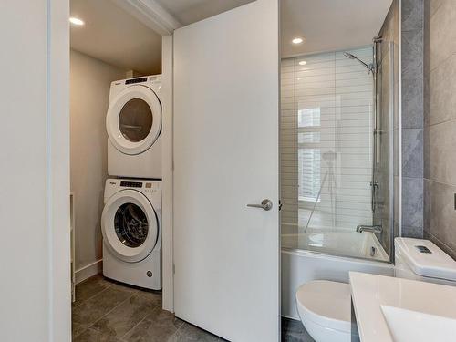 Bathroom - 2801-1030 Rue De Bleury, Montréal (Ville-Marie), QC - Indoor Photo Showing Laundry Room