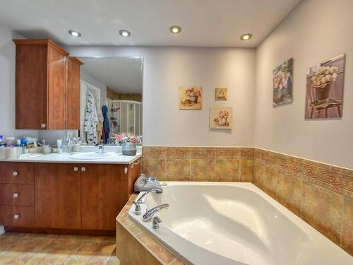 Salle de bains - 202-3430 Boul. Le Carrefour, Laval (Chomedey), QC - Indoor Photo Showing Bathroom