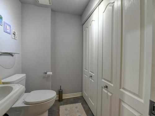 Powder room - 202-3430 Boul. Le Carrefour, Laval (Chomedey), QC - Indoor Photo Showing Bathroom