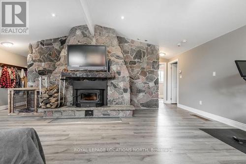 89 Argyle Street, Melancthon, ON - Indoor Photo Showing Living Room With Fireplace